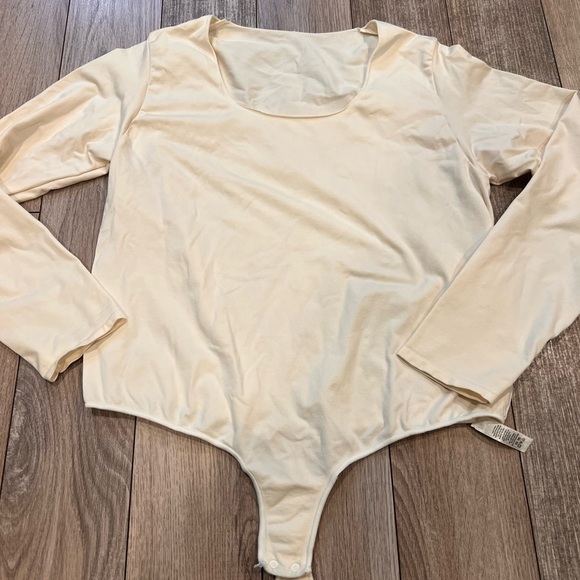 Skims Long Sleeve Bodysuit - Picture 5 of 10